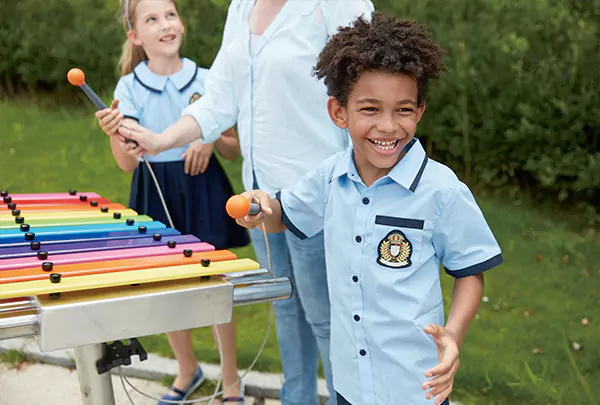 ¿Qué es el equipo de diversión de instrumentos de percusión para niños al aire libre?