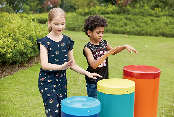 Precauciones para el uso de equipos de juegos para niños al aire libre en áreas residenciales