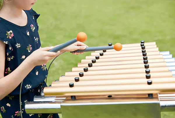 ¿Qué equipo de juegos al aire libre es adecuado para la ubicación en jardines de infancia?