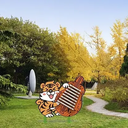 ¿Qué materiales se utilizan en instrumentos de percusión en forma de animales al aire libre?